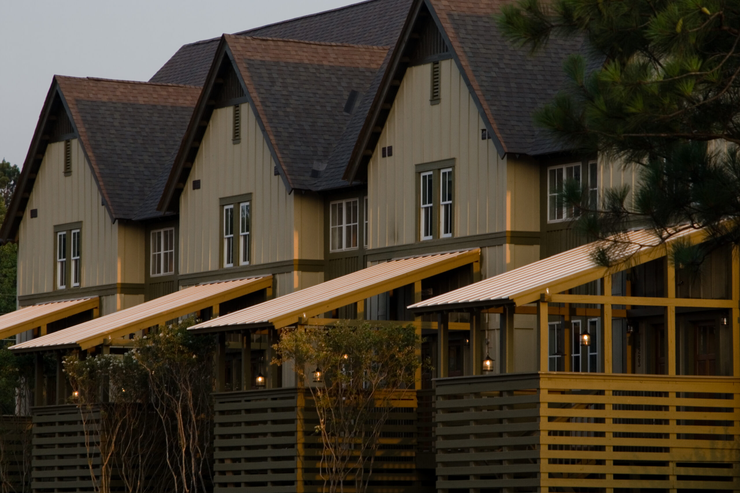 lodges-back